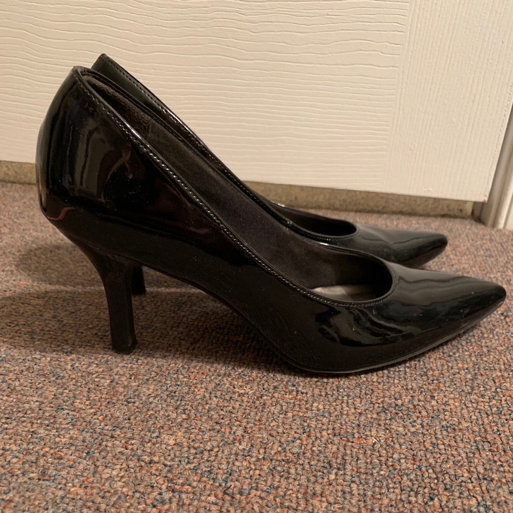 casual comfy black heels